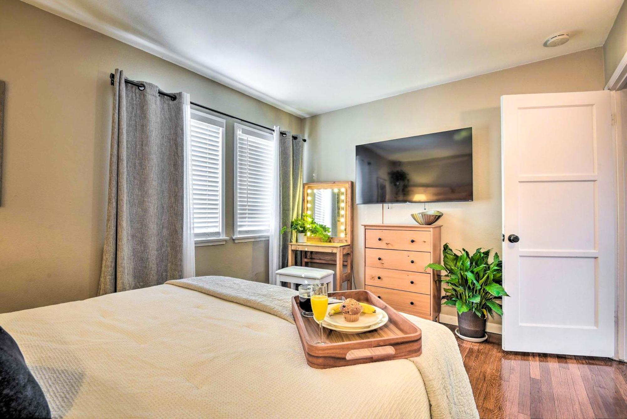 Villa Stylish And Modern Burbank Gem With Private Yard! Extérieur photo