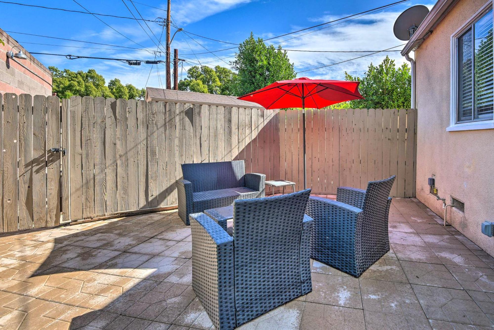 Villa Stylish And Modern Burbank Gem With Private Yard! Extérieur photo