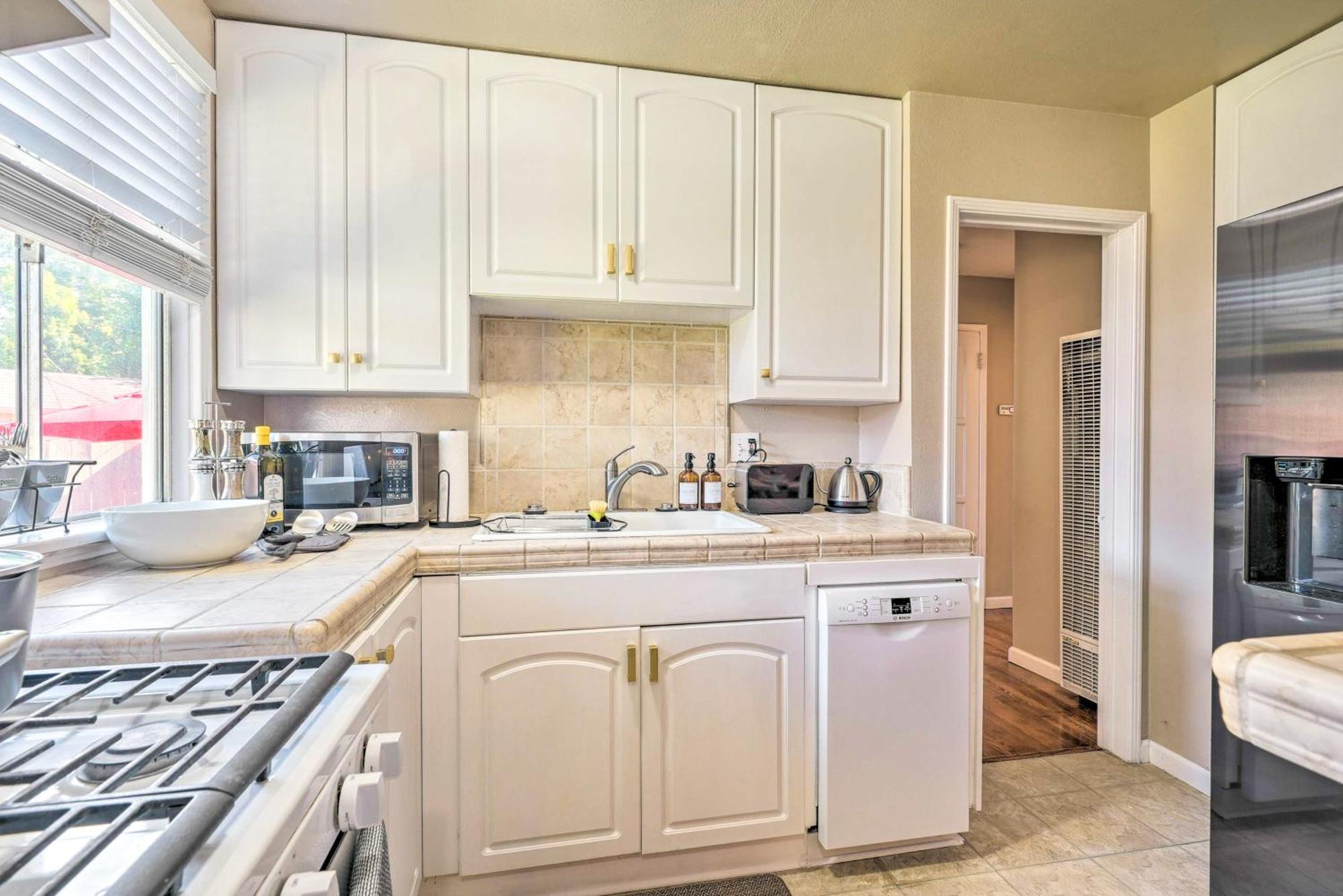 Villa Stylish And Modern Burbank Gem With Private Yard! Extérieur photo